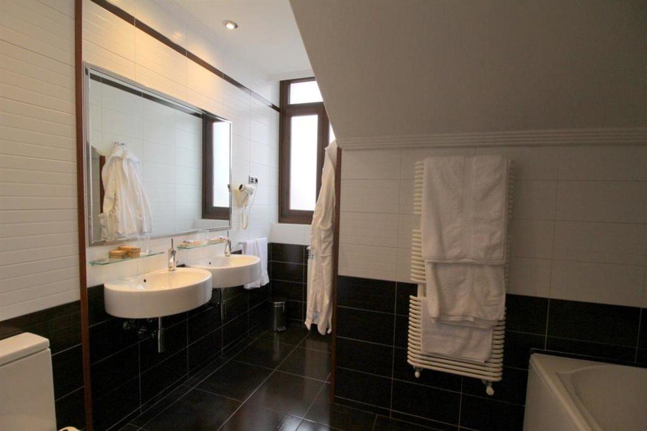 Hospedium Hotel La Casona Del Conde Noreña Eksteriør bilde