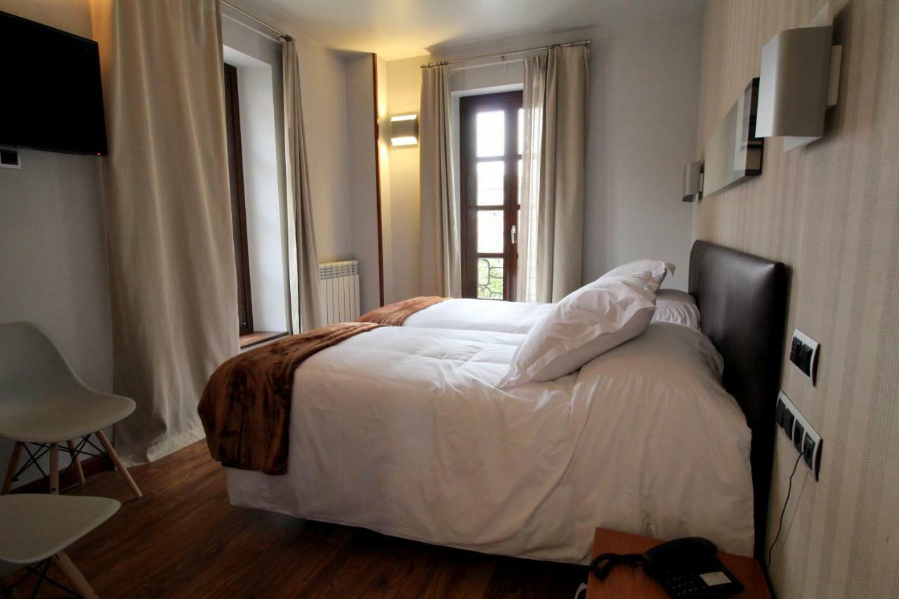 Hospedium Hotel La Casona Del Conde Noreña Eksteriør bilde